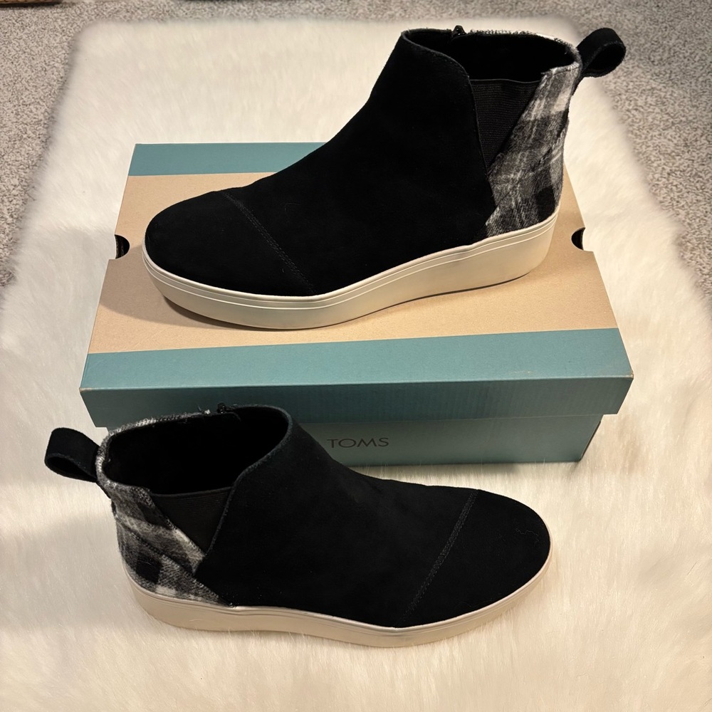 TOMS Jamie Black Plaid Slip-On Sneaker - Picture 2 of 11